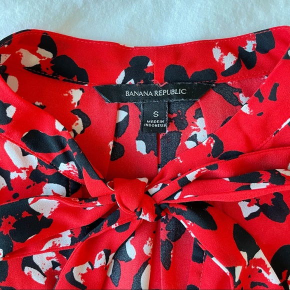 BR Tie-Neck Flouncy Red Top - Picture 9 of 11